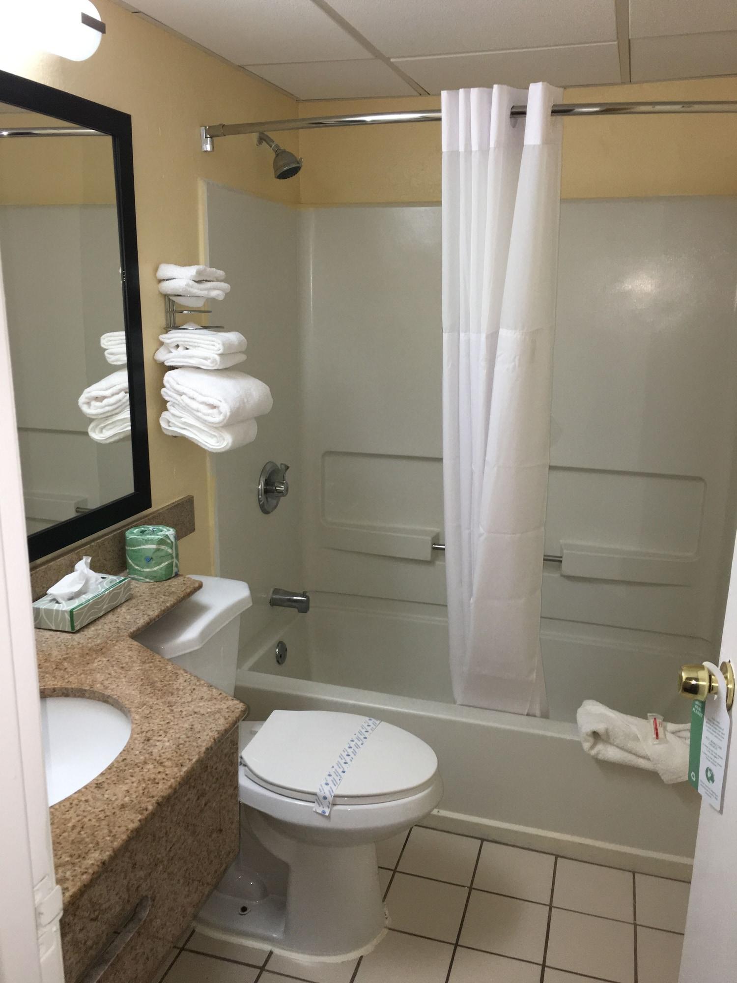 Days Inn By Wyndham Leominster/Fitchburg Area Екстер'єр фото