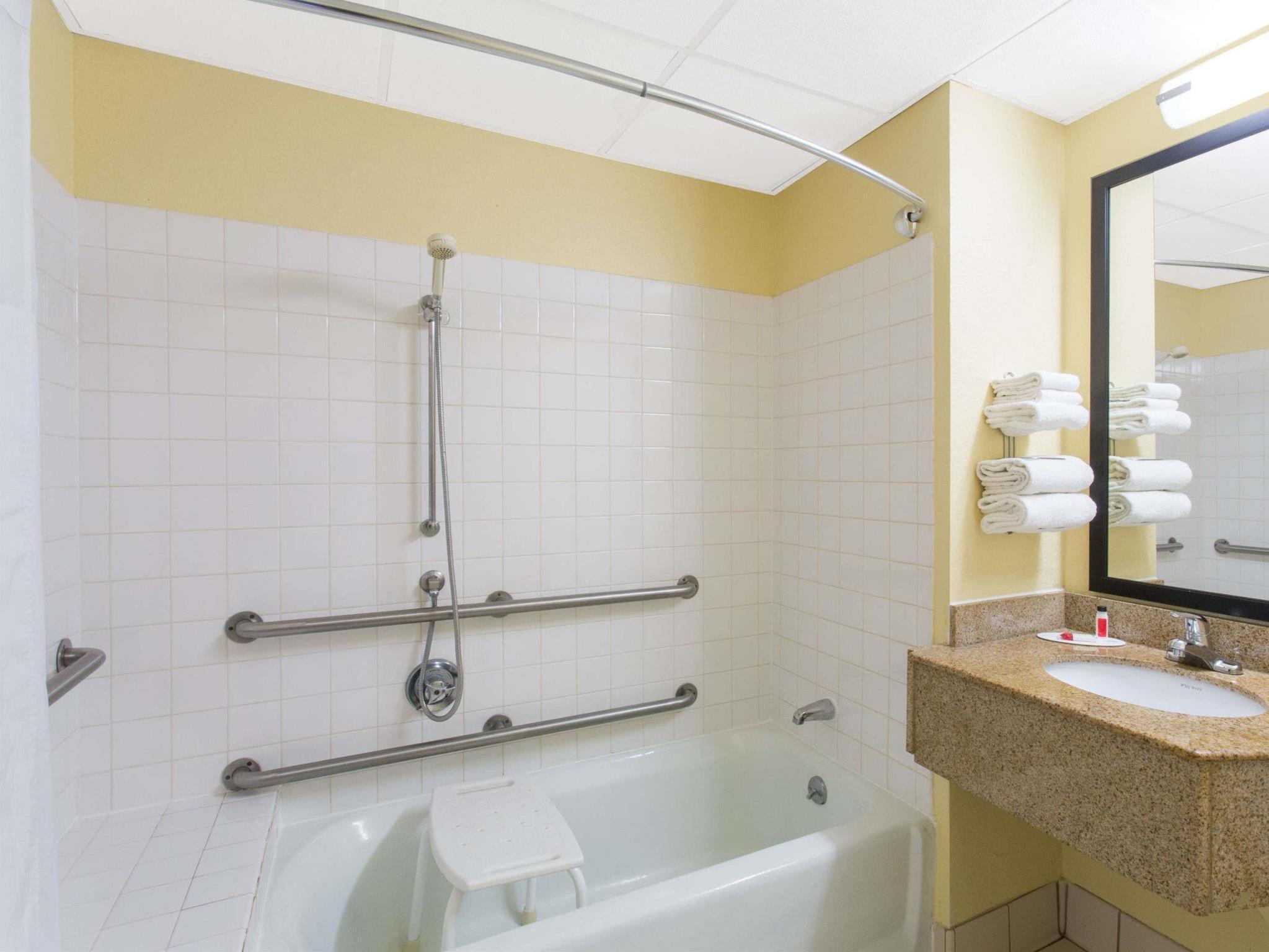 Days Inn By Wyndham Leominster/Fitchburg Area Екстер'єр фото