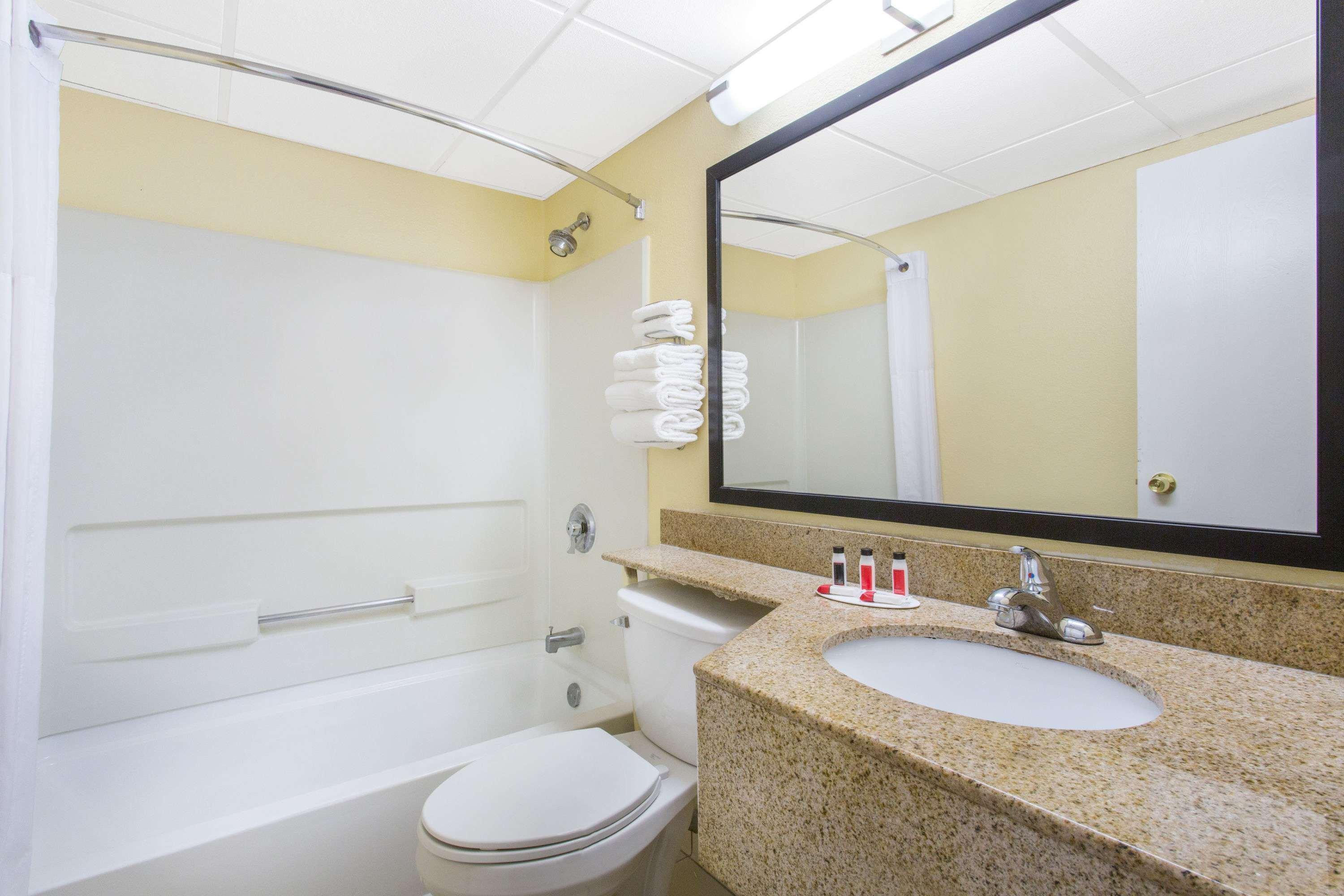 Days Inn By Wyndham Leominster/Fitchburg Area Екстер'єр фото