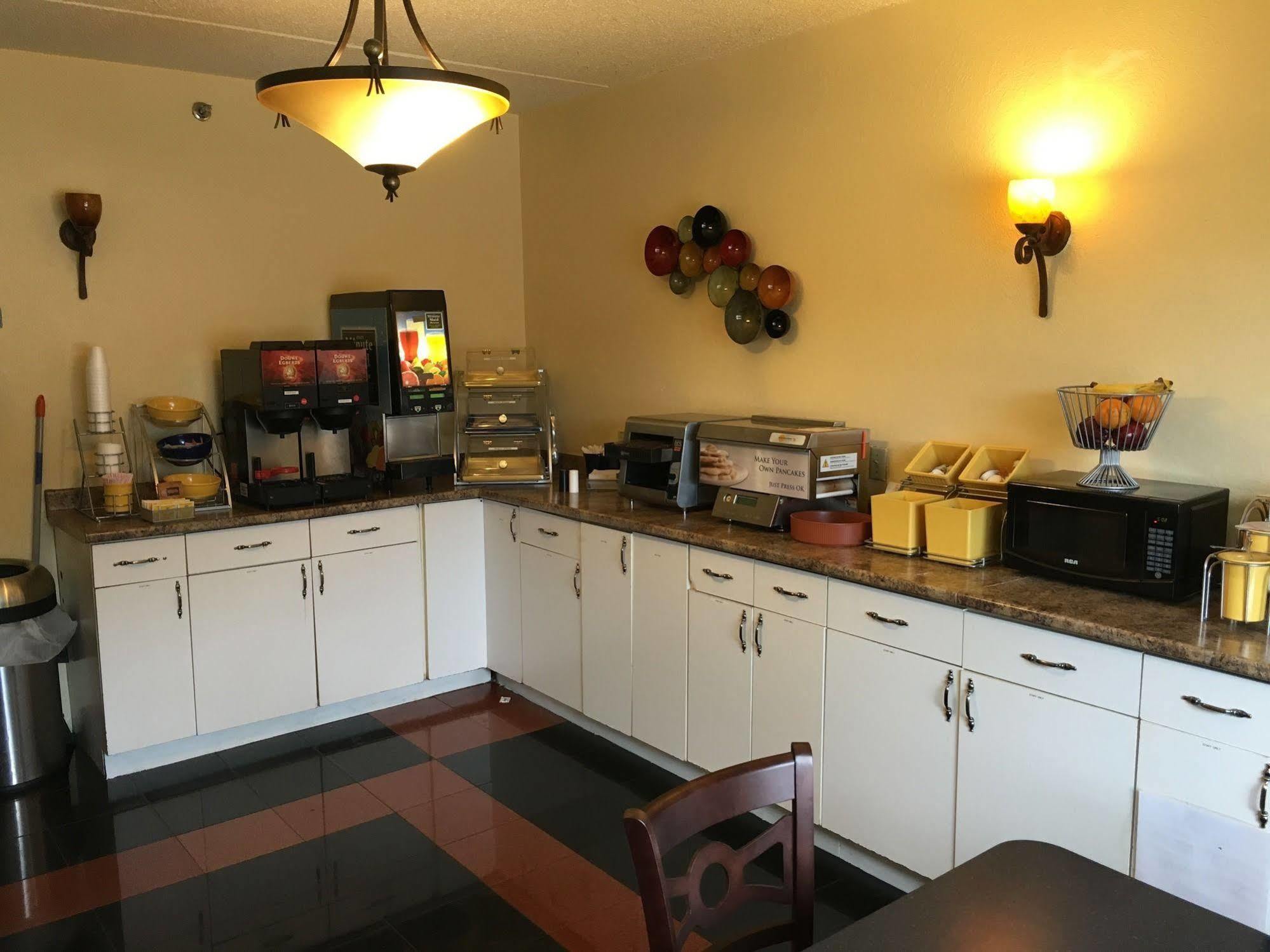 Days Inn By Wyndham Leominster/Fitchburg Area Екстер'єр фото